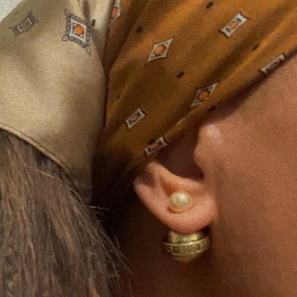 Chic Christian Dior Gold Sphere w/ Pearl Stud Earrings - Picture 3 of 4